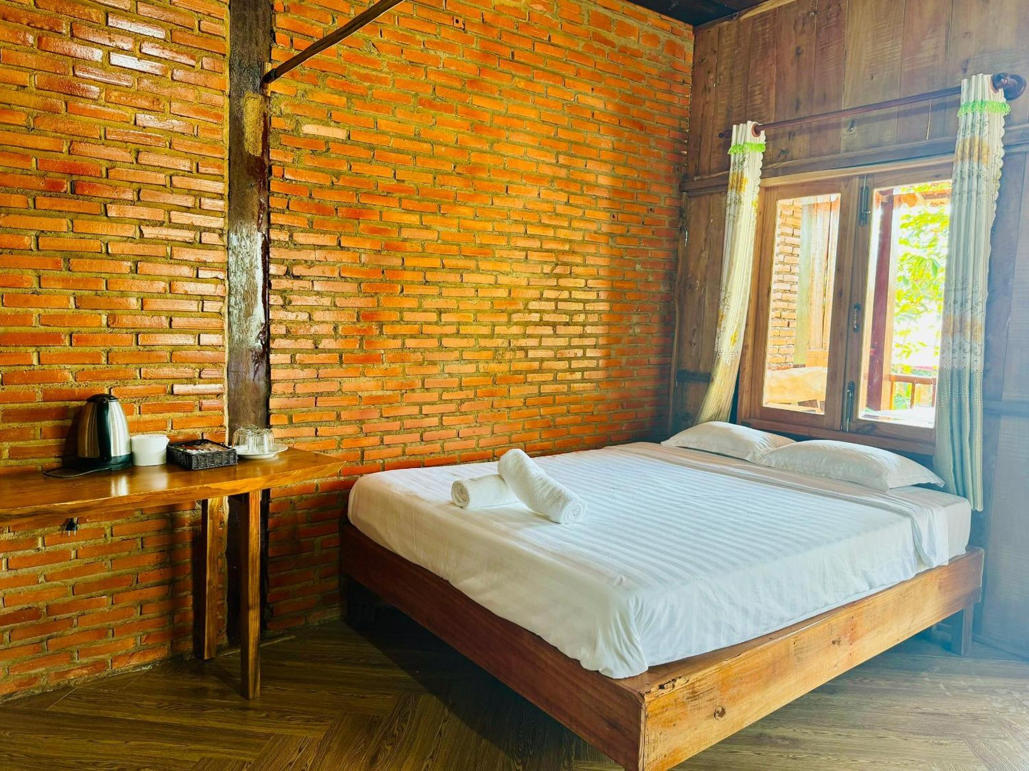 Lava Rock Viet Nam Lodge Anhfly Resort Nam Cat Tien Exterior photo