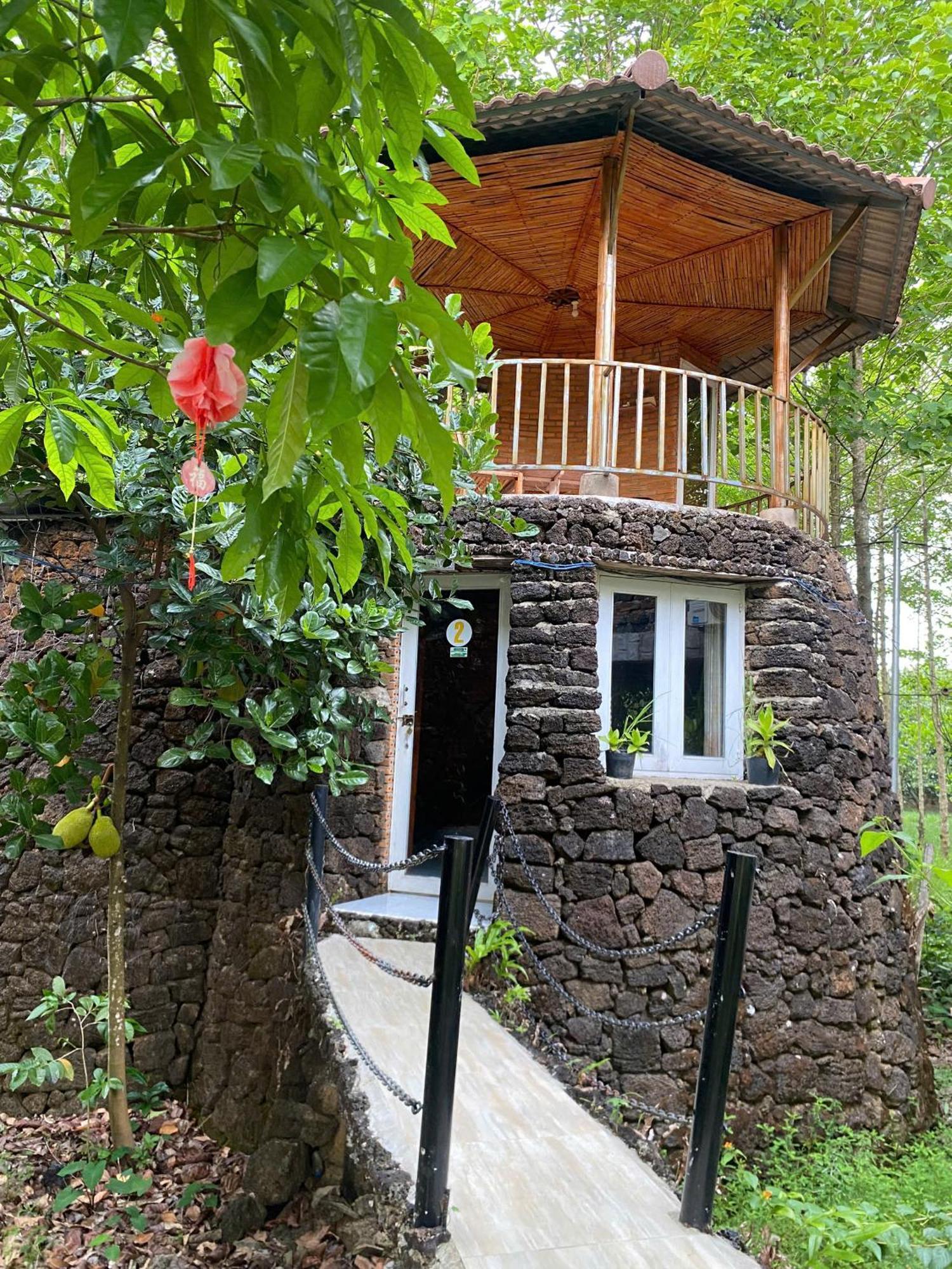 Lava Rock Viet Nam Lodge Anhfly Resort Nam Cat Tien Exterior photo